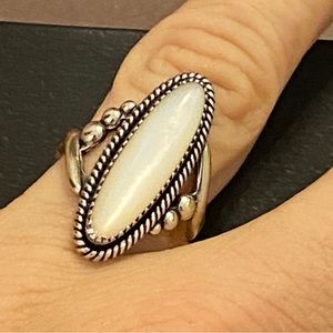 Vintage Sterling Silver (stamped with makers mark) Huge mother of Pearl Ring 7